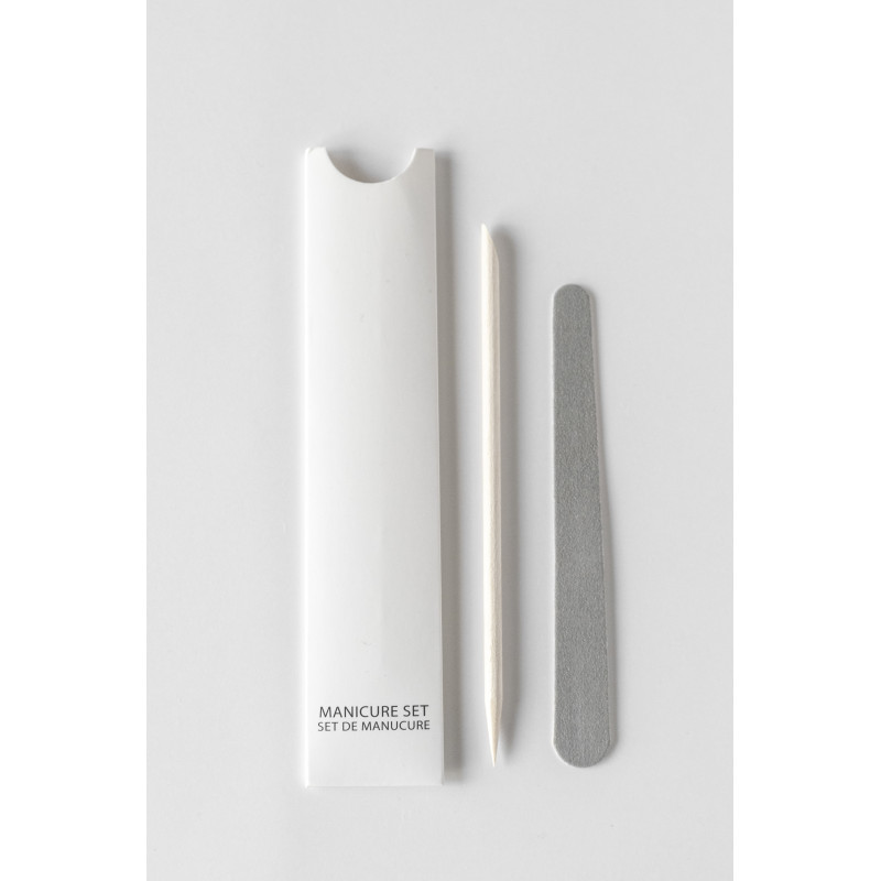 Lima de uñas y palito de manicura