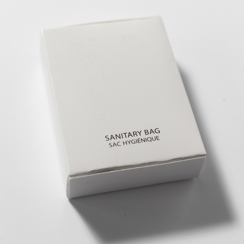 BOLSA HIGIÉNICA EN UNA CAJA SELLADA