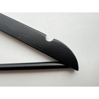 PERCHA DE MADERA NEGRA CON GANCHO Y BARRA