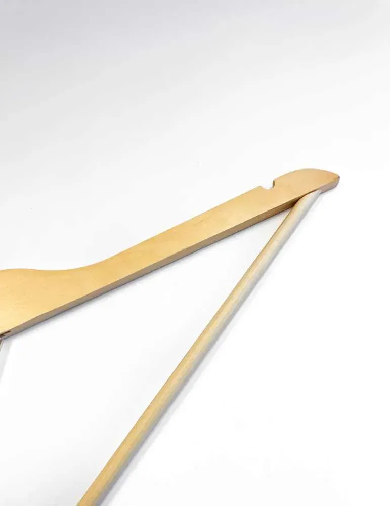 Percha de madera de haya con muescas para hostelería | Merveyl