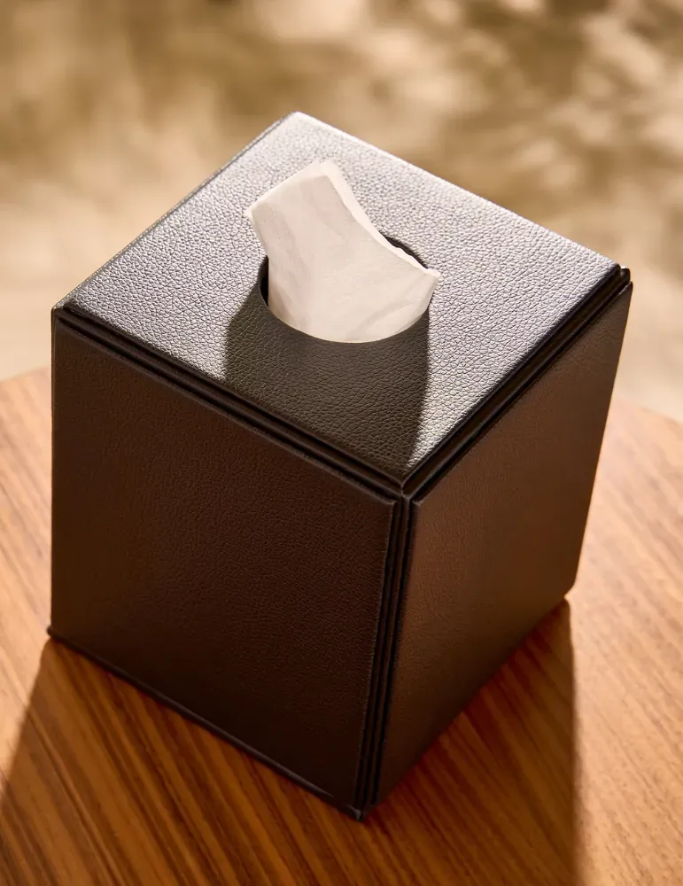 Caja para pañuelos cuadrada Highland Corby | Caja de cuero para hotel