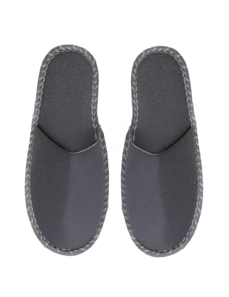 Zapatillas de hotel cerradas de fieltro gris
