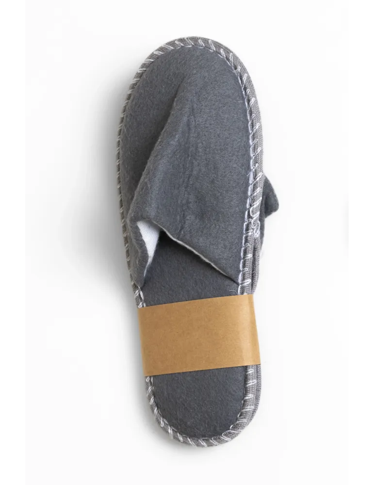 Zapatillas de hotel cerradas de fieltro gris