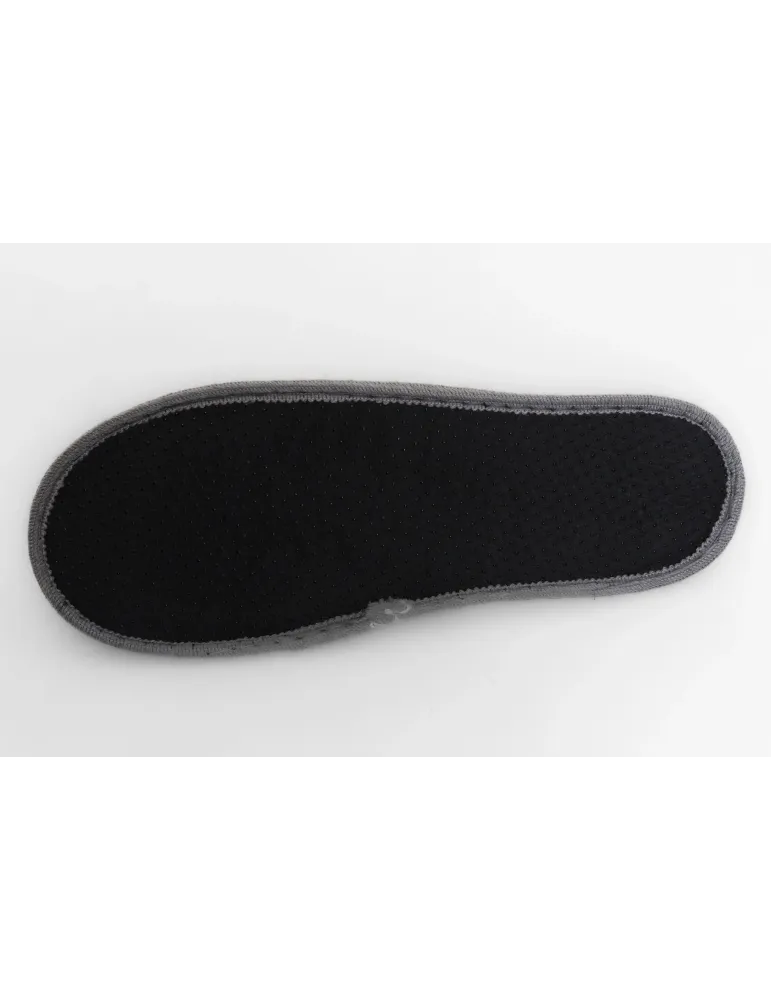 Zapatillas de hotel cerradas de fieltro gris