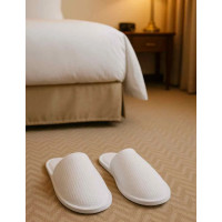Zapatillas de hotel cerradas de nido de abeja blancas | Merveyl