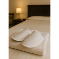 Zapatillas de Hotel Cerradas de Tejido de Rizo | Merveyl