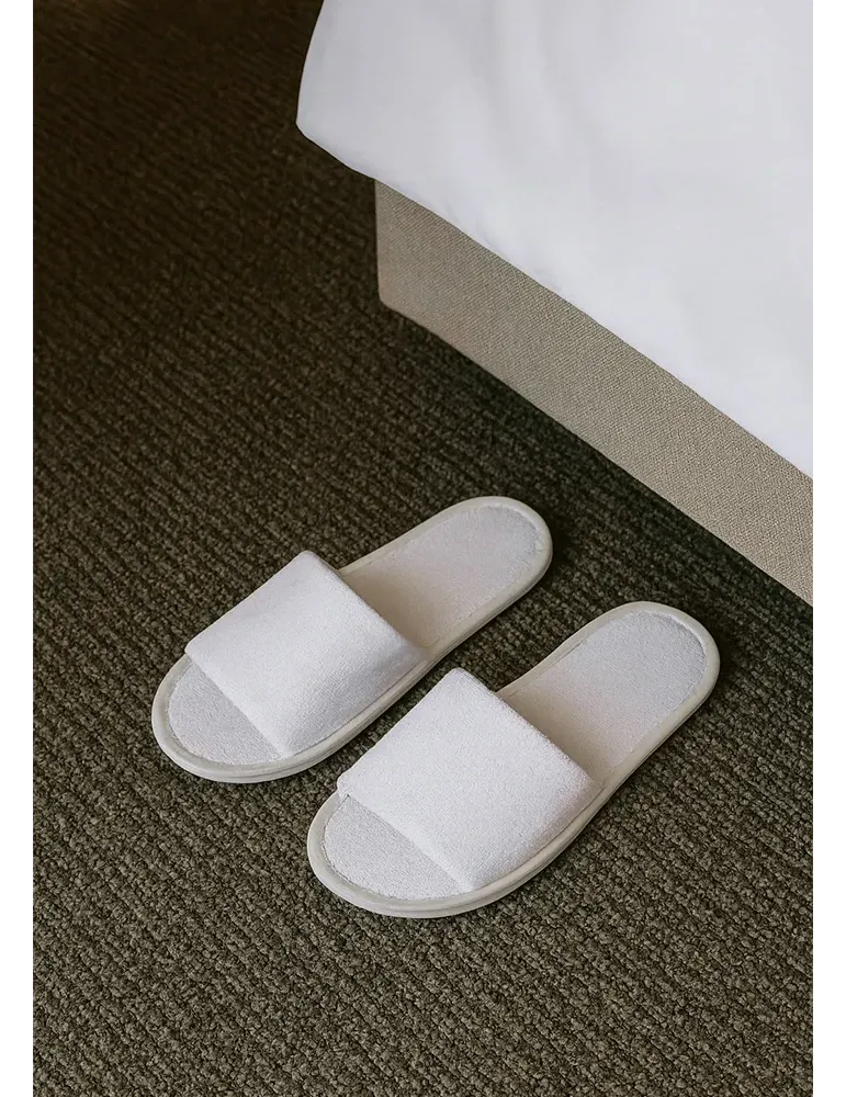 Zapatillas de hotel abiertas de rizo ligero | Merveyl