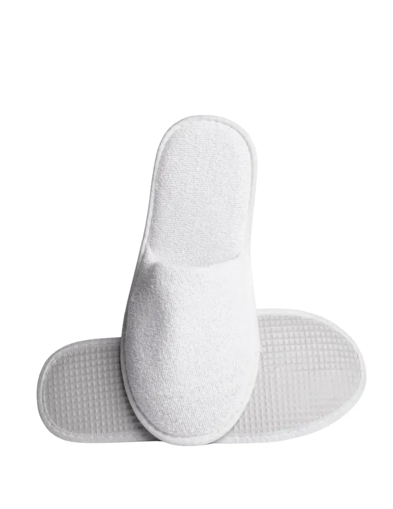 Witte katoenen badstof schoenen voor hotels
