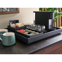 Bandeja de cortesía grande Highland de cuero negro | Merveyl