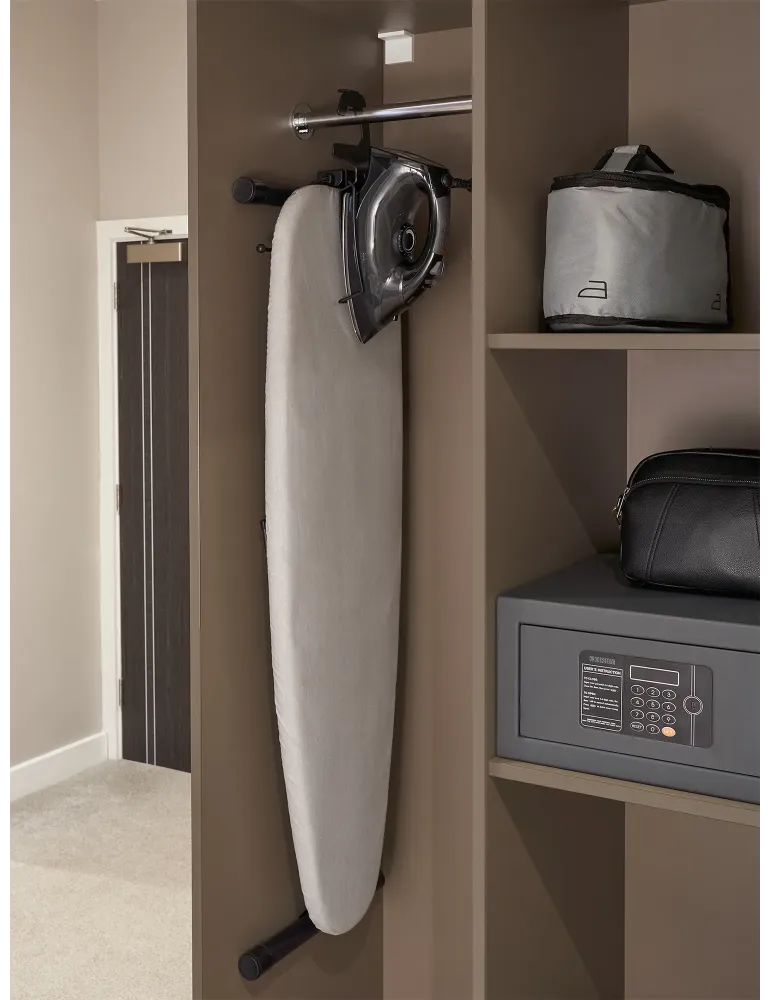 Corby Of Windsor Plancha de Vapor Sherwood 2000W | Equipamiento para Hoteles y Spa Merveyl