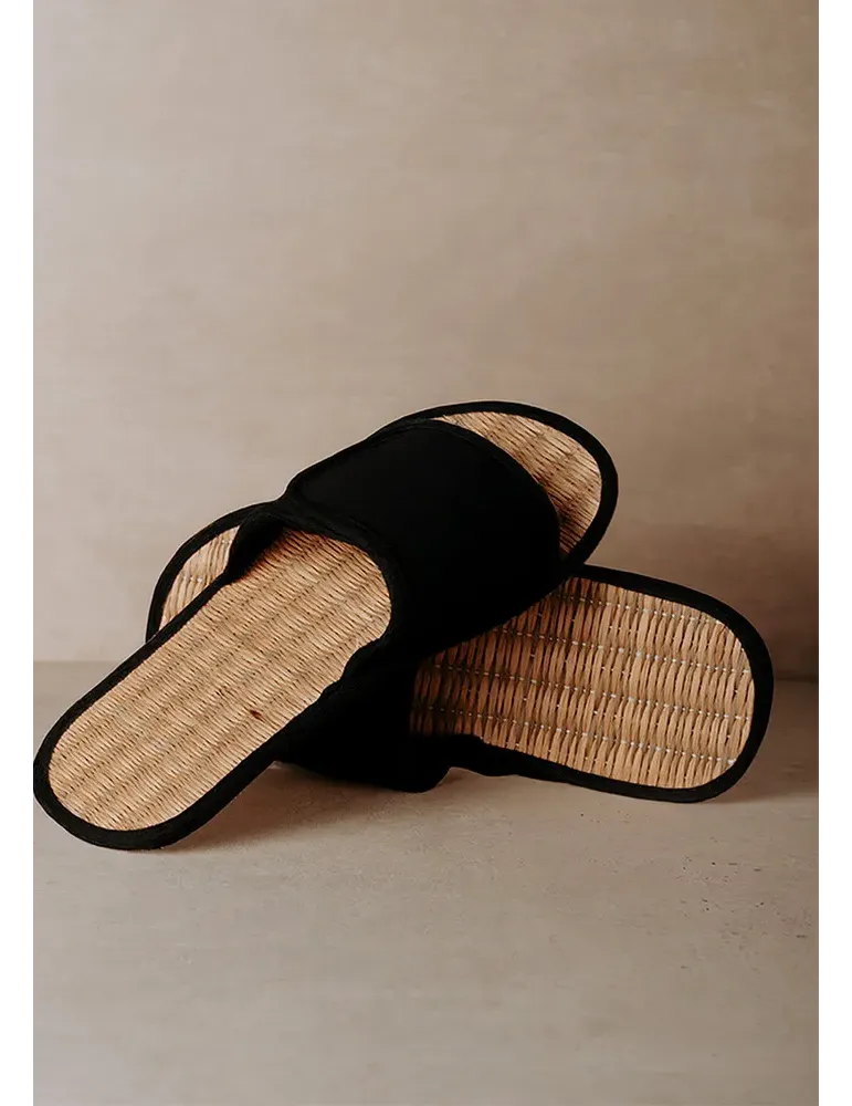 Sandale biosourcée I'm green™ en paille noire pour hôtels