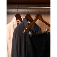 Percha de madera Burlington con pinzas para hotel | Merveyl